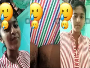 Desi Girl Shows Her Pussy