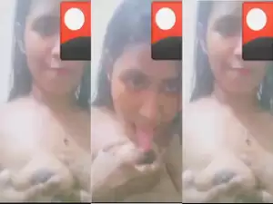 Desi Girl Sucking Boobs