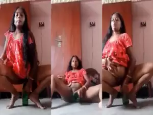 Horny Desi Aunty Masturbating