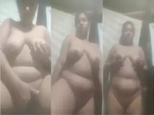 Horny Desi Bhabhi Fingering