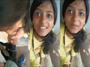 Cute Desi girl Sucking Dick