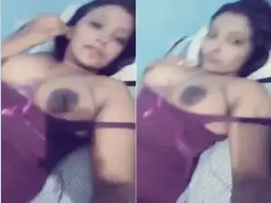 Exclusive- Desi Girl Showing Her Boobs