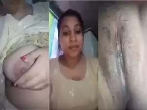 Desi Girl Shows Her Boobs and Pussy