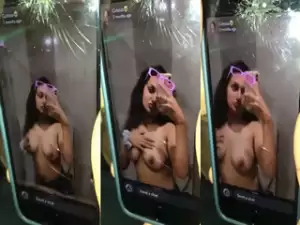 Sexy Desi Girl Shows Boobs
