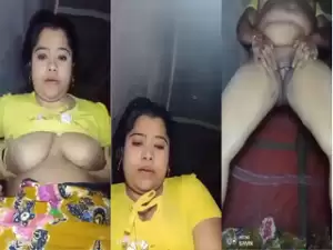 Desi Vlg Girl Shows Her Boobs and Pussy