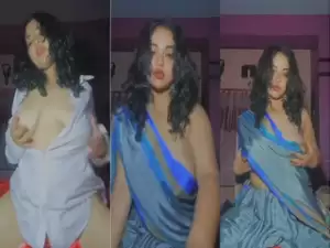 Desi Girl Play With Her Boobs
