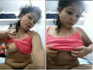 Exclusive- Sexy Bangla Girl Showing Her Boob on live Show