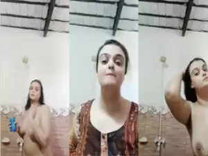 Desi Paki Girl Shows Her Boobs and Pussy