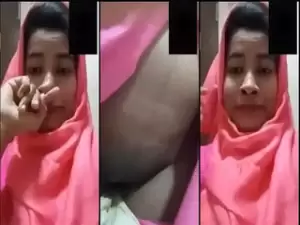 Desi Girl Shows Pussy