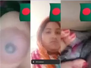 Desi Bhabhi Shows he Boobs andpussy
