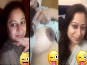 Desi Bhabhi Shows Her Boobs