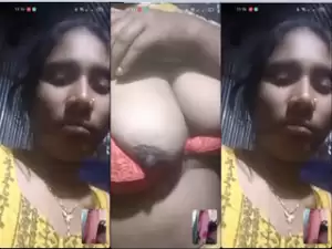 Cute Desi Vlg Girl Shows Boobs