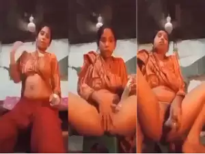 Horny Desi Girl Masturbating