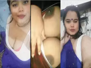 Desi Girl Shows Her Big Boobs