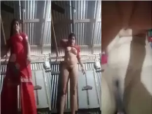Sexy Desi Girl Shows Nude Body