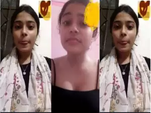 Cute Desi Girl Shows Boobs