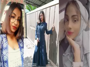 Sexy Desi Girl SHows Boobs