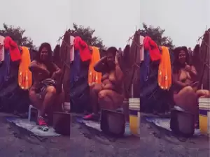 Desi Bhabhi OutDoor Bathing