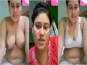 Sexy Desi Girl SHows Boobs