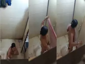 Desi Bhabhi Bathing Capture In Hidden Cam