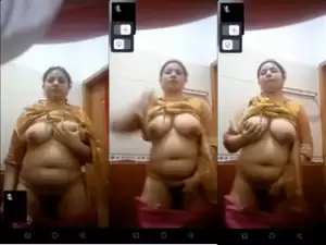 Horny Desi Bhabhi Shows Her Nude Body Part 1