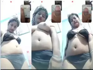 Sexy Desi Girl Shows Her Boobs