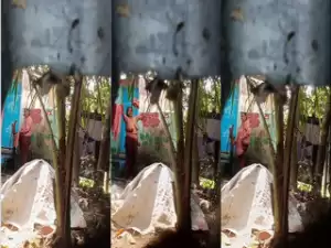 Desi Bahbhi bathing
