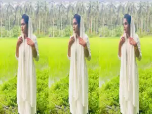 Cute Desi Girl Bathing