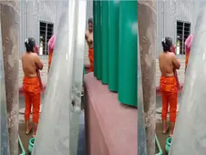Cute Desi Girl Bathing
