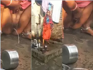 Desi Bhabhi Pissing