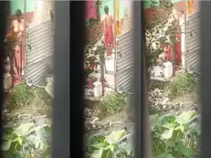 Desi Bhabhi OutDoor Bathing