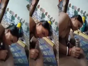 Desi Bhabhi Give Blowjob