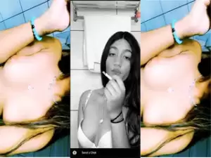 Horny Desi Girl Shows Boobs