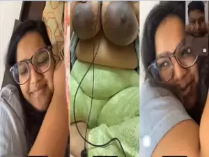 Sexy Desi Girl Shows Big Boobs