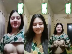 Sexy Desi mall Shows Boobs