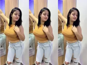 Sexy Desi girl Shows Pussy