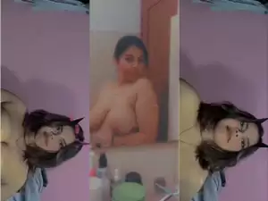 Sexy Desi Girl Shows Her Big Boobs