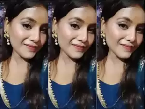 Cute Desi Girl Pressing Her Boobs