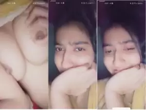 Cute Desi Girl Shows boobs on VC