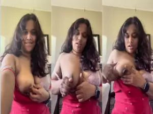 Hot Desi Girl Play With Her Boob