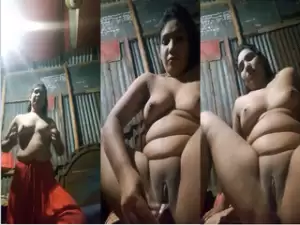 Horny Desi Girl Masturbating