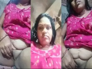 Horny Desi Bhabhi Shows Pussy