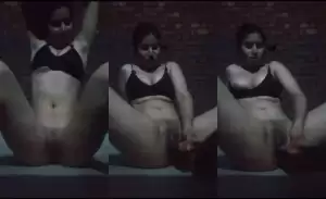 Horny Desi Girl Masturbating