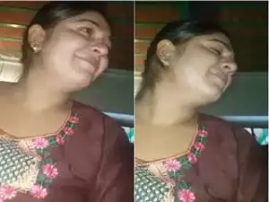 Exclusive- Desi Bhabhi Boob Pressing And Ridding Hubby Dick