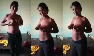 Horny Desi Girl Play With Her Boobs