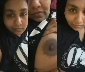 Desi Girl Shows Boobs