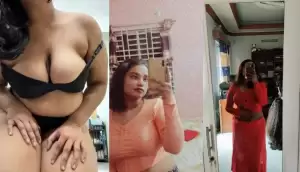 Desi Girl Shows Her Boobs