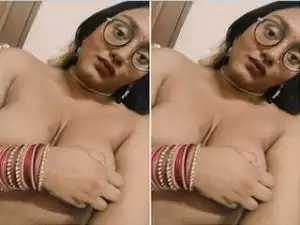 Today Exclusive- Hot Look Nri Girl Play With her Boobs and Pussy