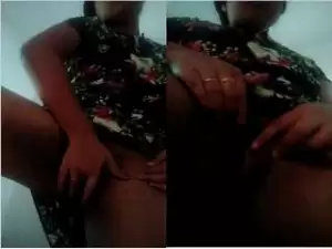 Exclusive-Sexy Tamil Girl Pussy Fingering