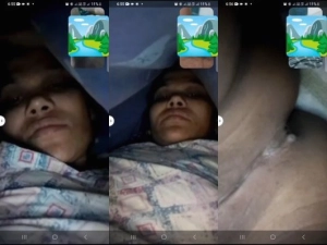 Desi Bhabhi Shows Pussy On VC